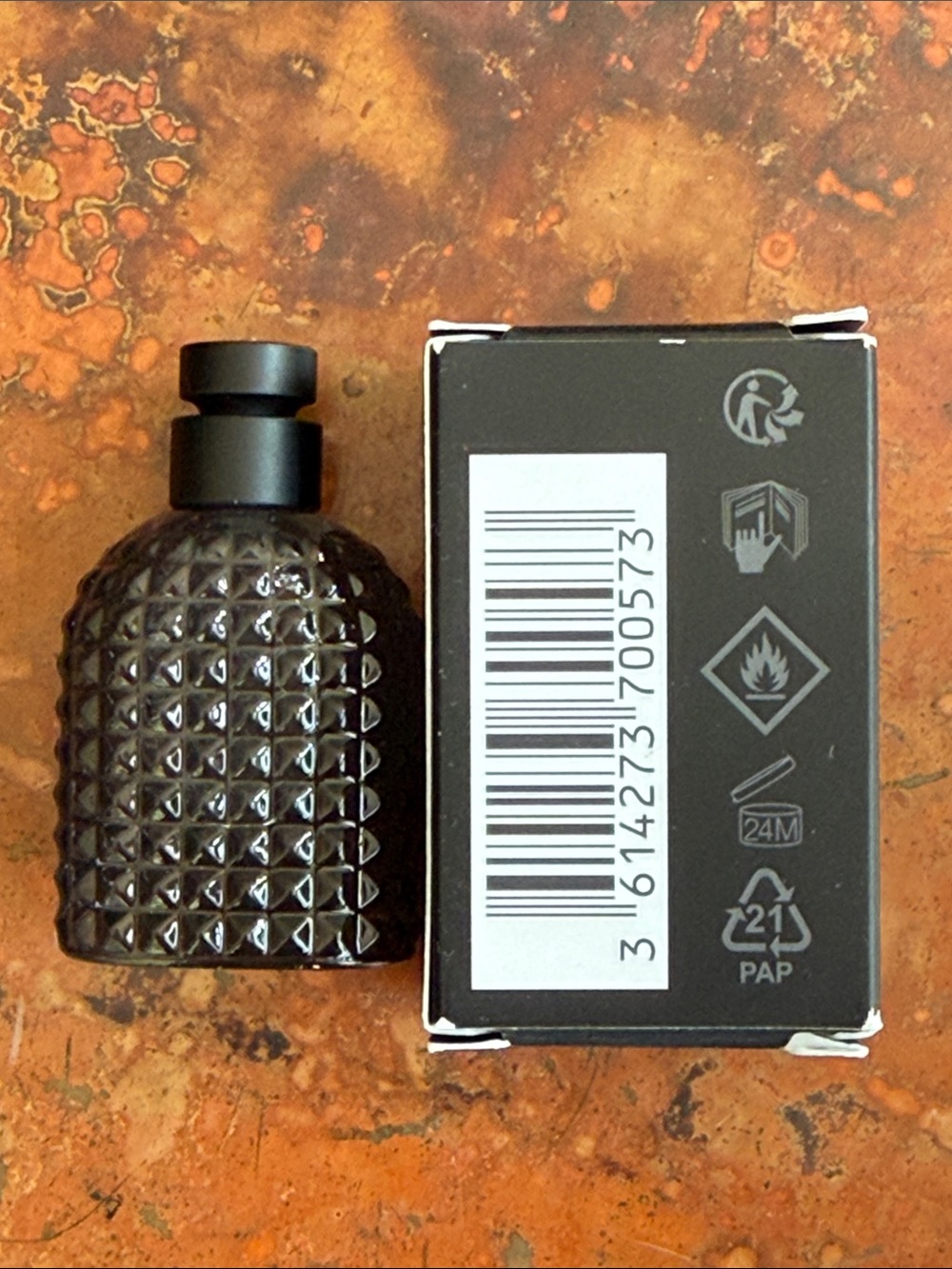 Valentino Uomo Born in Roma Eau de Toilette Travel Deluxe Sample 4 ml - Picture 2 of 3